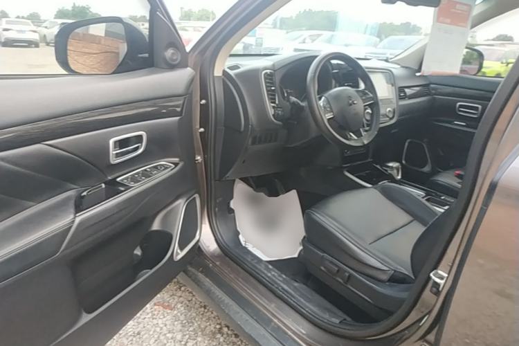 Used Mitsubishi Outlander 2019 2.0L Two-Wheel Drive Comfort Edition 7-Seater China VI Standard Driver Seat