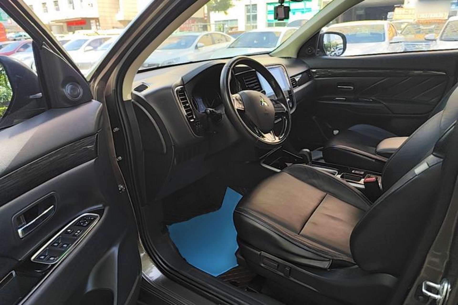 Used Mitsubishi Outlander 2019 2.0L Two-Wheel Drive Comfort Edition 5 Seats China V Standard Driver Seat