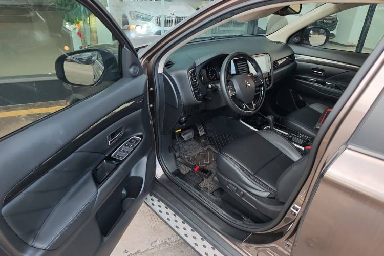 Used Mitsubishi Outlander 2019 2.0L Two-Wheel Drive Comfort Edition 5 Seats China VI Standard Driver Seat