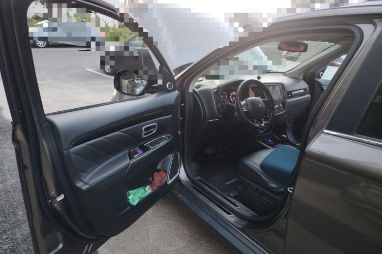 Used Mitsubishi Outlander 2019 2.4L 4x4 Zhi Xiang Edition 5 Seats China V Emission Standard Driver Seat