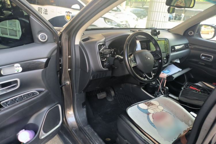 Used Mitsubishi Outlander 2019 2.0L Two-Wheel Drive Comfort Edition 5 Seats China V Standard Driver Seat