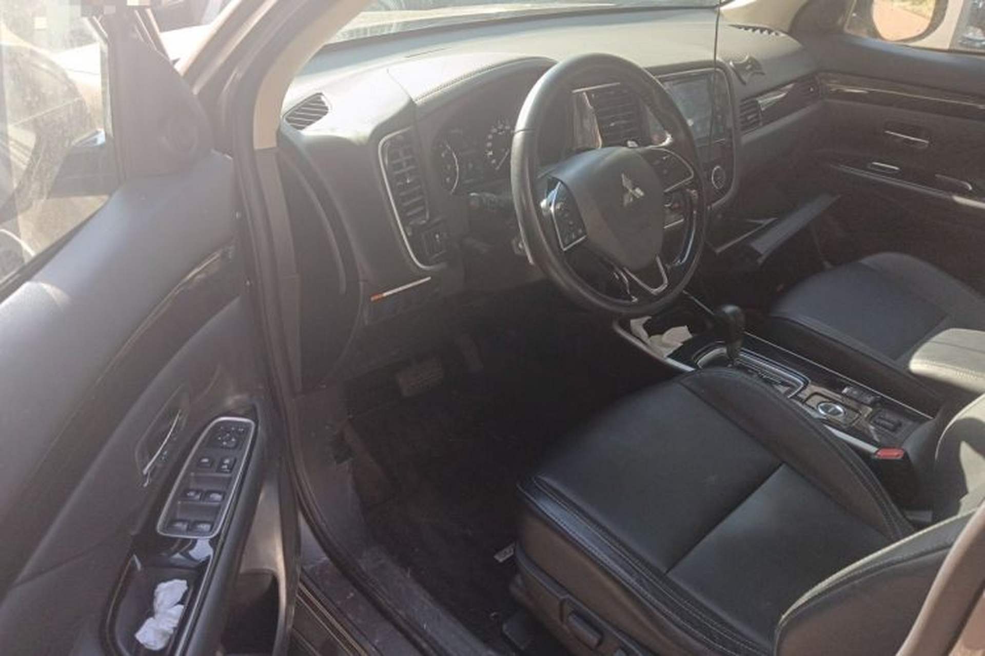 Used Mitsubishi Outlander 2019 2.4L 4x4 Zhi Xiang Edition 5 Seats China V Emission Standard Driver Seat