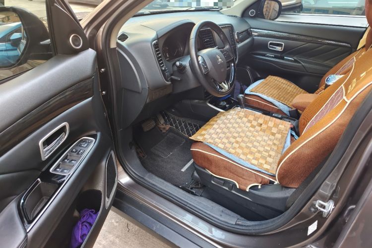 Used Mitsubishi Outlander 2019 2.0L Two-Wheel Drive Comfort Edition 5 Seats China VI Standard Driver Seat
