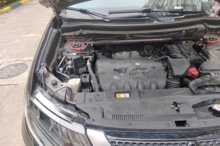 Used Mitsubishi Outlander 2019 2.4L 4x4 Zhi Xiang Edition 7 Seats China V Emission Standard Engine Bay Right