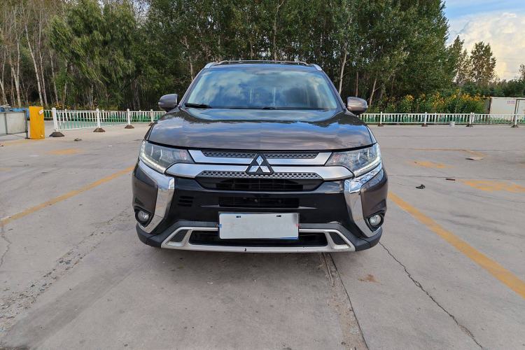 Used Mitsubishi Outlander 2019 2.4L 4x4 Zhi Xiang Edition 7 Seats China VI Standard Exterior 1