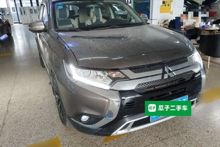 Used Mitsubishi Outlander 2019 2.0L Two-Wheel Drive Comfort Edition 7 Seats China V Emission Standard Exterior 1