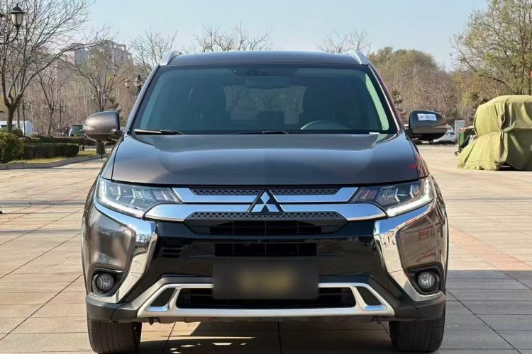 Used Mitsubishi Outlander 2019 2.4L 4x4 Zhi Xiang Edition 7 Seats China VI Standard Exterior 1
