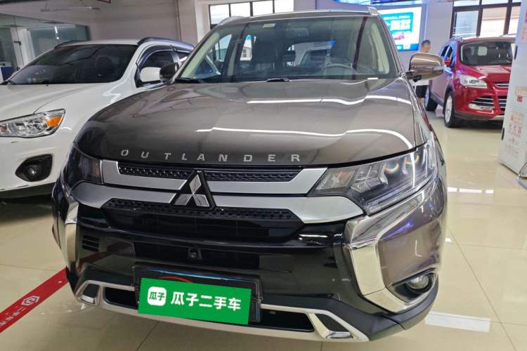 Used Mitsubishi Outlander 2019 2.4L 4x4 Zhi Xiang Edition 5 Seats China VI Standard Exterior 1
