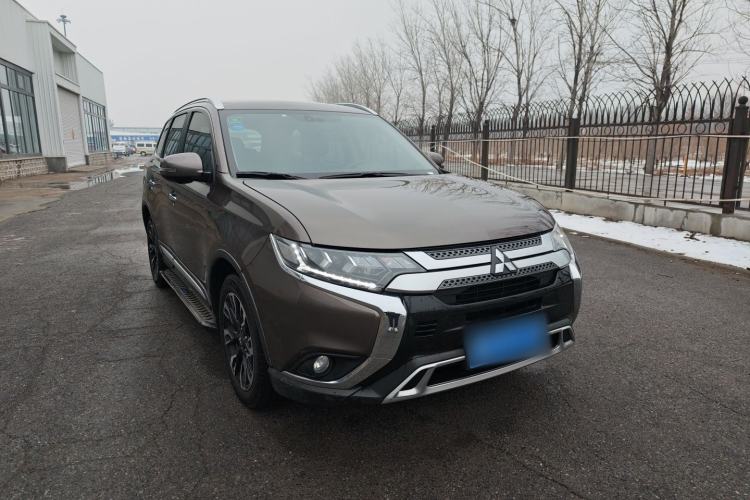 Used Mitsubishi Outlander 2019 2.4L 4x4 Zhi Xiang Edition 7 Seats China V Emission Standard Exterior 2