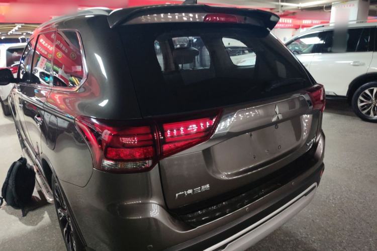 Used Mitsubishi Outlander 2019 2.4L 4x4 Zhi Xiang Edition 7 Seats China V Emission Standard Exterior 2