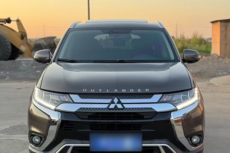 Used Mitsubishi Outlander 2019 2.4L Two-Wheel Drive ZhiXing Version 5 Seats China V Emission Standard Exterior 2