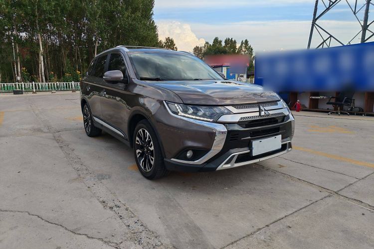 Used Mitsubishi Outlander 2019 2.4L 4x4 Zhi Xiang Edition 7 Seats China VI Standard Exterior 2