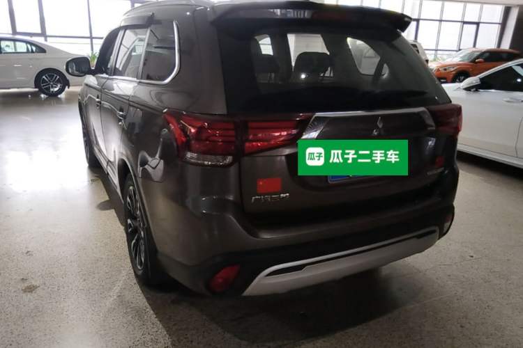 Used Mitsubishi Outlander 2019 2.0L Two-Wheel Drive Comfort Edition 7 Seats China V Emission Standard Exterior 2