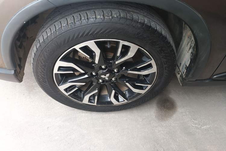 Used Mitsubishi Outlander 2019 2.0L Two-Wheel Drive Comfort Edition 7-Seater China VI Standard Exterior 2