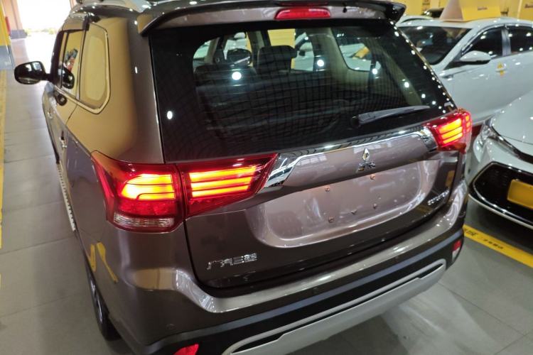 Used Mitsubishi Outlander 2019 2.4L 4x4 Zhi Xiang Edition 7 Seats China VI Standard Exterior 2
