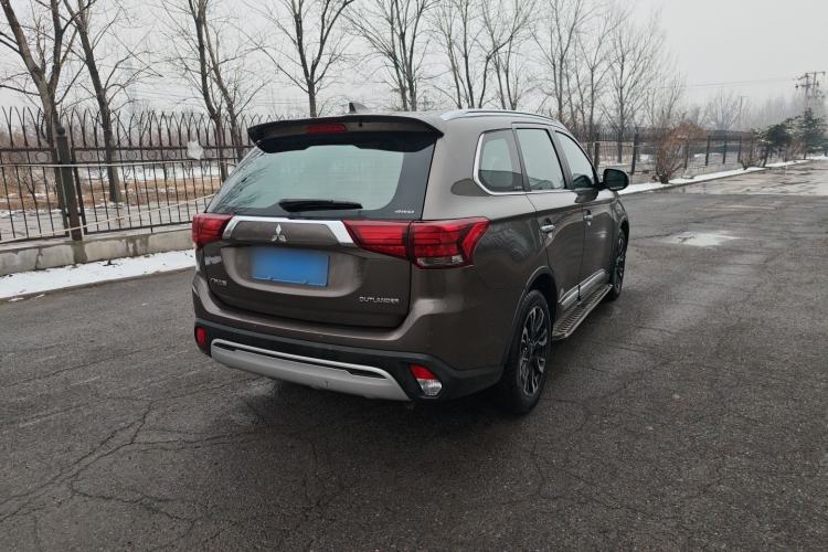 Used Mitsubishi Outlander 2019 2.4L 4x4 Zhi Xiang Edition 7 Seats China V Emission Standard Exterior 3