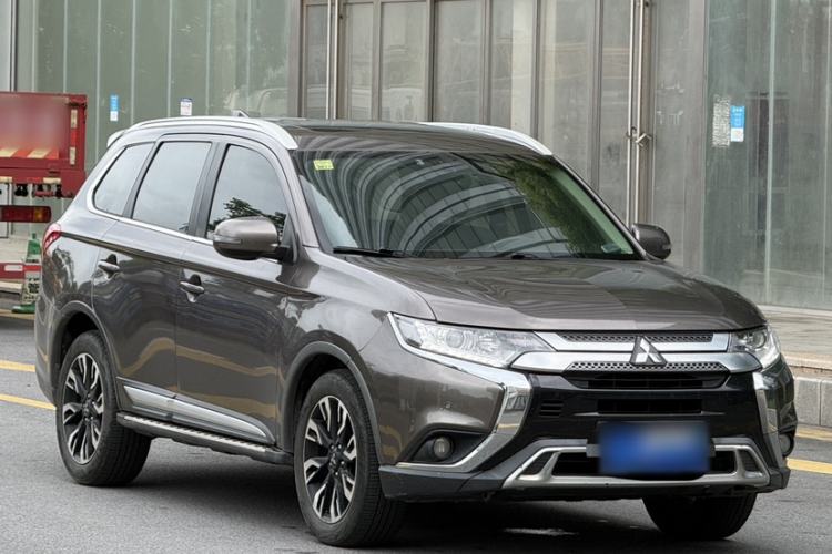 Used Mitsubishi Outlander 2019 2.0L Two-Wheel Drive Comfort Edition 5 Seats China V Standard Exterior 3