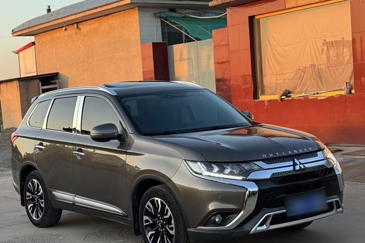 Used Mitsubishi Outlander 2019 2.4L Two-Wheel Drive ZhiXing Version 5 Seats China V Emission Standard Exterior 3