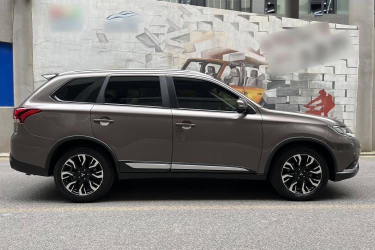 Used Mitsubishi Outlander 2019 2.0L Two-Wheel Drive Comfort Edition 5 Seats China VI Standard Exterior 3