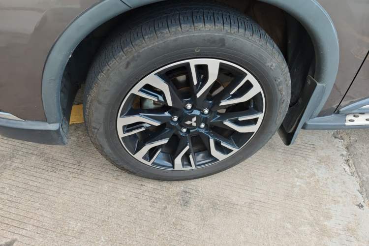 Used Mitsubishi Outlander 2019 2.0L Two-Wheel Drive Comfort Edition 5 Seats China VI Standard Exterior 3