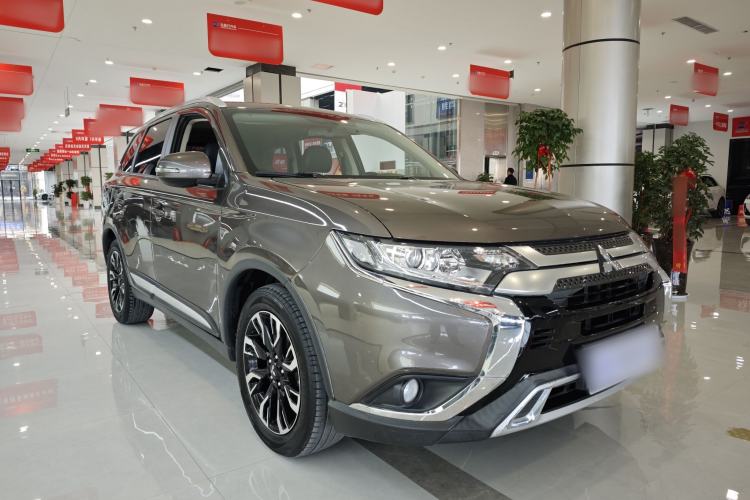 Used Mitsubishi Outlander 2019 2.0L Two-Wheel Drive Comfort Edition 5 Seats China VI Standard Exterior 3