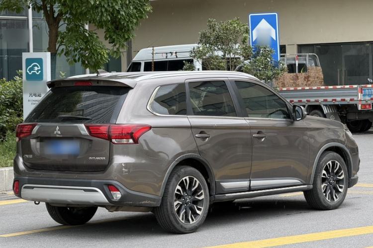 Used Mitsubishi Outlander 2019 2.0L Two-Wheel Drive Comfort Edition 5 Seats China V Standard Exterior 4