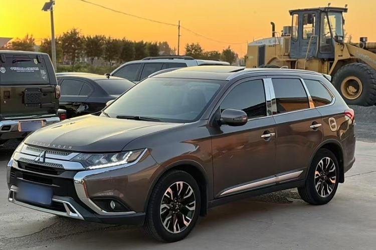 Used Mitsubishi Outlander 2019 2.4L Two-Wheel Drive ZhiXing Version 5 Seats China V Emission Standard Exterior 4