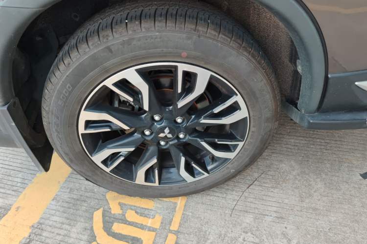 Used Mitsubishi Outlander 2019 2.0L Two-Wheel Drive Comfort Edition 5 Seats China VI Standard Exterior 4