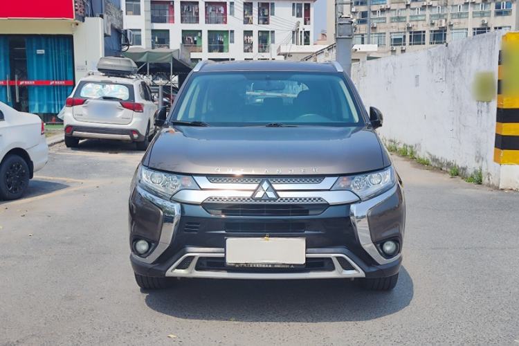 Used Mitsubishi Outlander 2019 2.0L Two-Wheel Drive Comfort Edition 7-Seater China VI Standard Exterior 4