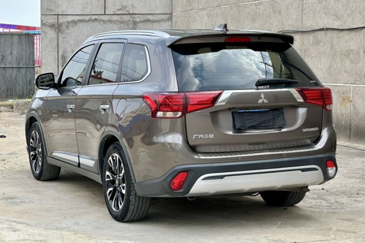 Used Mitsubishi Outlander 2019 2.4L 4x4 Zhi Xiang Edition 7 Seats China VI Standard Exterior 4
