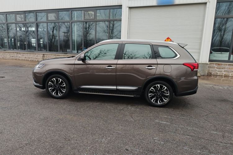 Used Mitsubishi Outlander 2019 2.4L 4x4 Zhi Xiang Edition 7 Seats China V Emission Standard Exterior 5