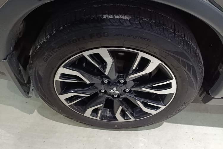 Used Mitsubishi Outlander 2019 2.4L 4x4 Zhi Xiang Edition 5 Seats China V Emission Standard Exterior 5