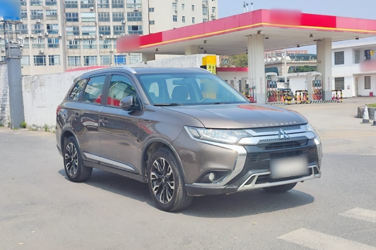Used Mitsubishi Outlander 2019 2.0L Two-Wheel Drive Comfort Edition 7-Seater China VI Standard Exterior 5