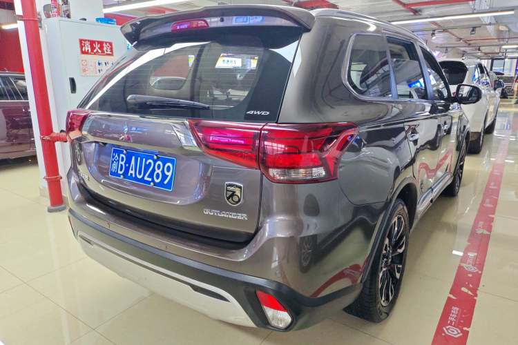 Used Mitsubishi Outlander 2019 2.4L 4x4 Zhi Xiang Edition 5 Seats China VI Standard Exterior 5