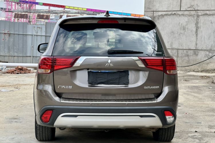 Used Mitsubishi Outlander 2019 2.4L 4x4 Zhi Xiang Edition 7 Seats China VI Standard Exterior 5