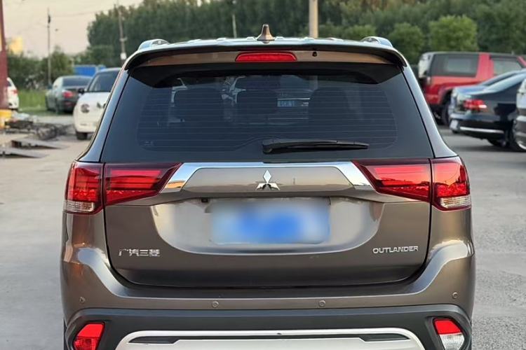 Used Mitsubishi Outlander 2019 2.4L Two-Wheel Drive ZhiXing Version 5 Seats China V Emission Standard Exterior 6