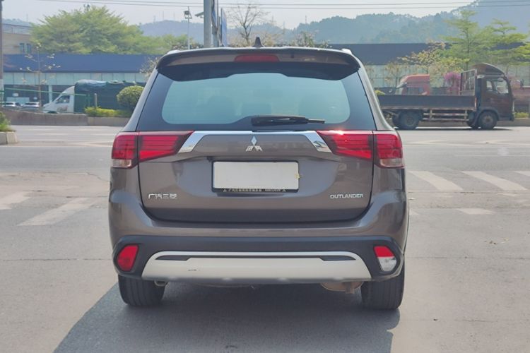 Used Mitsubishi Outlander 2019 2.0L Two-Wheel Drive Comfort Edition 7-Seater China VI Standard Exterior 6