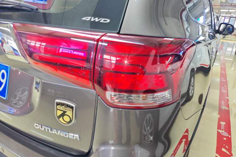 Used Mitsubishi Outlander 2019 2.4L 4x4 Zhi Xiang Edition 5 Seats China VI Standard Exterior 6