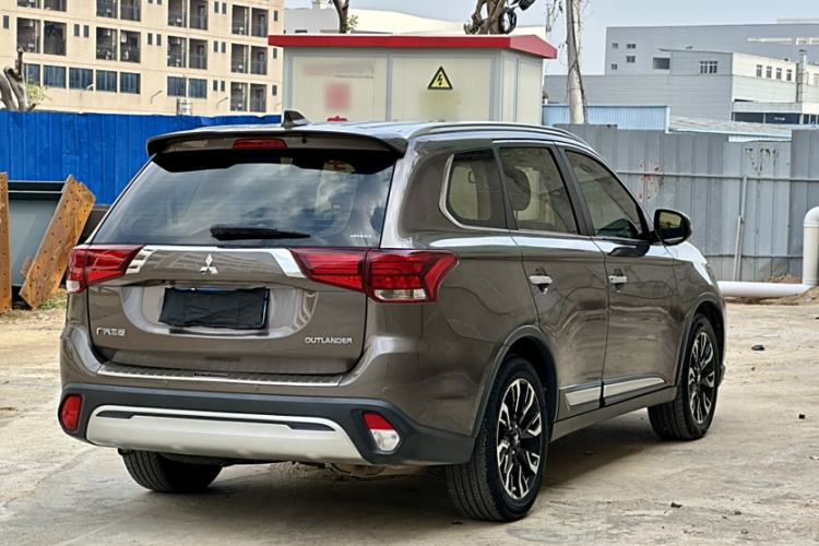 Used Mitsubishi Outlander 2019 2.4L 4x4 Zhi Xiang Edition 7 Seats China VI Standard Exterior 6