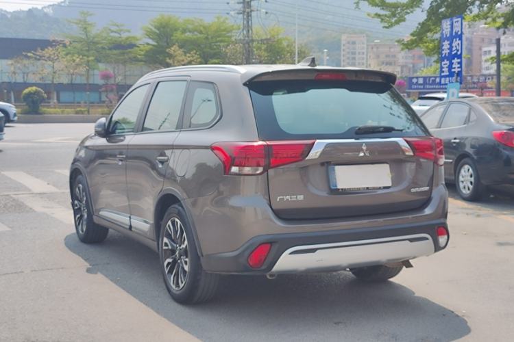Used Mitsubishi Outlander 2019 2.0L Two-Wheel Drive Comfort Edition 7-Seater China VI Standard Exterior 7
