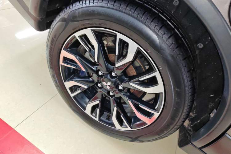 Used Mitsubishi Outlander 2019 2.4L 4x4 Zhi Xiang Edition 5 Seats China VI Standard Exterior 8