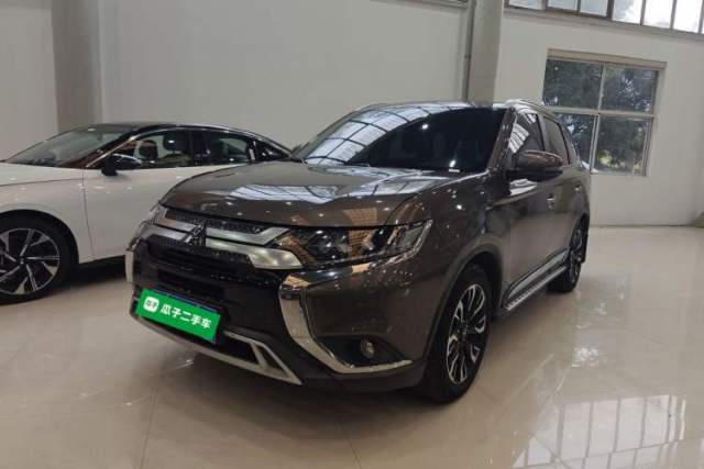 Used Mitsubishi Outlander 2019 2.4L 4x4 Zhi Xiang Edition 7 Seats China V Emission Standard