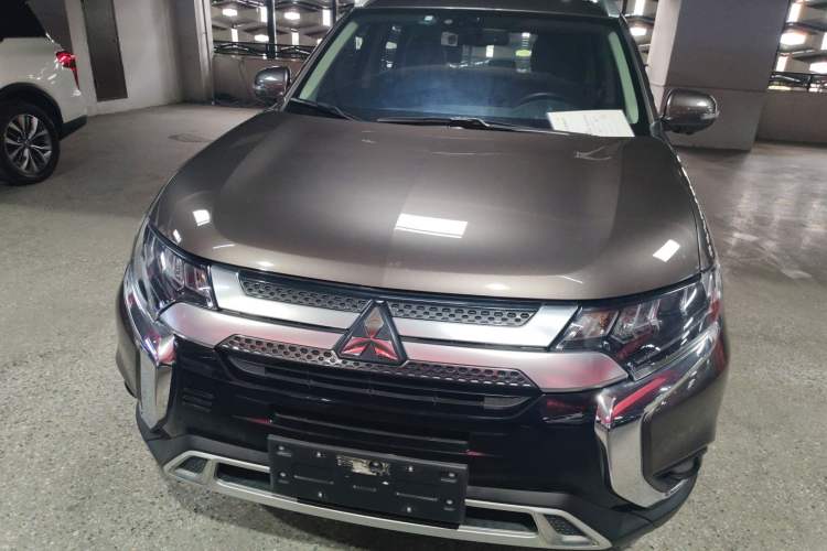 Used Mitsubishi Outlander 2019 2.4L 4x4 Zhi Xiang Edition 7 Seats China V Emission Standard Front