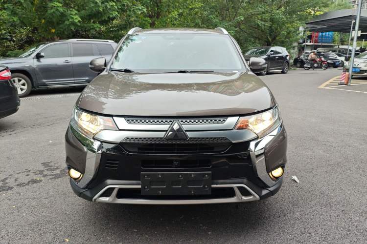 Used Mitsubishi Outlander 2019 2.0L Two-Wheel Drive Comfort Edition 5 Seats China VI Standard Front