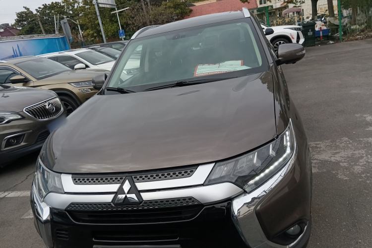 Used Mitsubishi Outlander 2019 2.4L 4x4 Zhi Xiang Edition 7 Seats China V Emission Standard Front