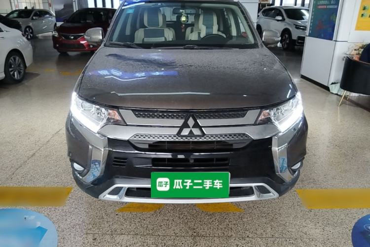 Used Mitsubishi Outlander 2019 2.0L Two-Wheel Drive Comfort Edition 7 Seats China V Emission Standard Front