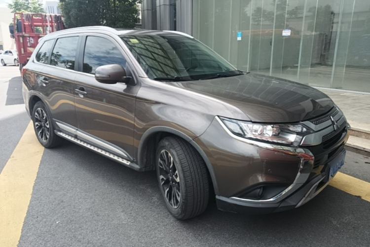 Used Mitsubishi Outlander 2019 2.0L Two-Wheel Drive Comfort Edition 5 Seats China V Standard Front Right 45 Deg