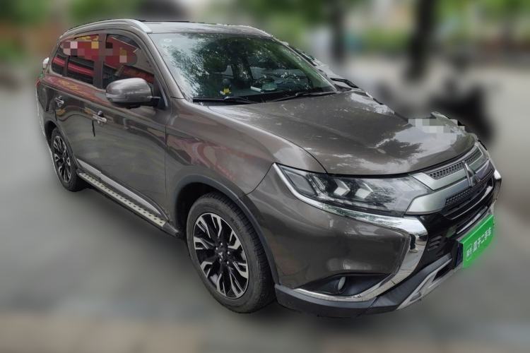 Used Mitsubishi Outlander 2019 2.4L 4x4 Zhi Xiang Edition 7 Seats China VI Standard Front Right 45 Deg
