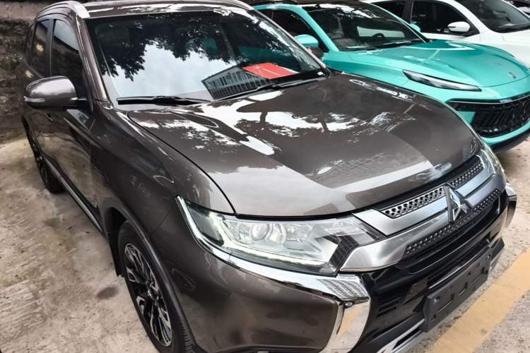 Used Mitsubishi Outlander 2019 2.0L Two-Wheel Drive Comfort Edition 5 Seats China VI Standard Front Right 45 Deg