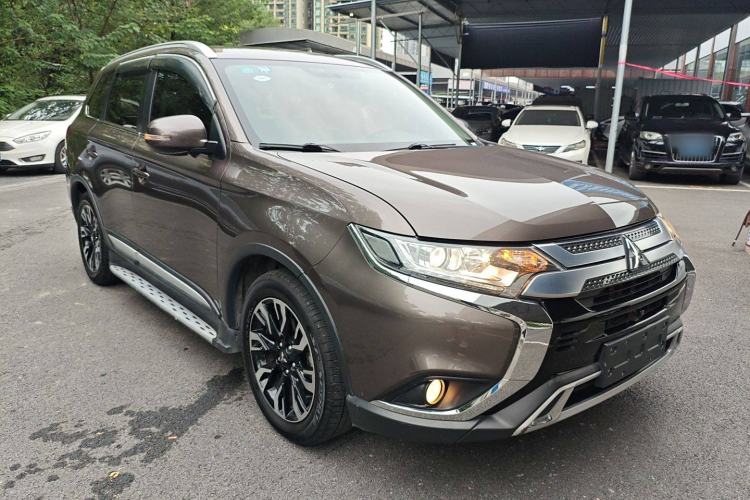 Used Mitsubishi Outlander 2019 2.0L Two-Wheel Drive Comfort Edition 5 Seats China VI Standard Front Right 45 Deg